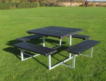 4-kantet bord/bænk sæt model Hornslet med 4 bænke - planker i vedligeholdelsesfri genbrugsplast