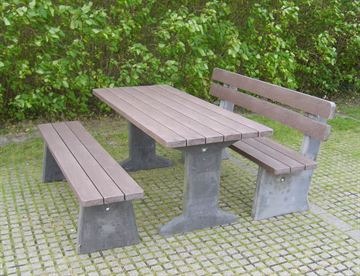 Himmerland bord og bænke serie med beton gavle og planker i genbrugsplast