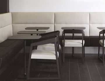 Modus Lounge sofa moduler fra Pedrali - her 2 farvede moduler. Møbler velegnet til indretning af beværtninger