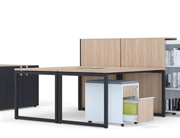 Nova O bord - Flot bord med firkantet stel velegnet til brug på fx. skoler, kontorer mv