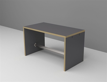 Gavlbord i enkelt design, L. 150 cm. Højbord med fodstøtte og laminat overflade