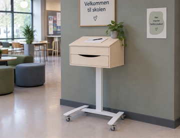 Indskrivningspult m. skrå top, opbevaring og hæve sænkestel - Dansk produceret institutionsmøbel