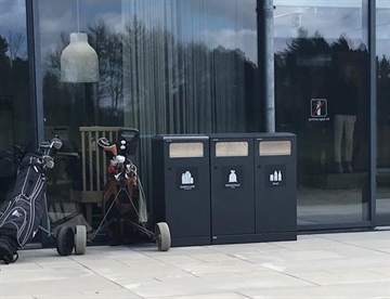 Bica affaldssystem her med 3 beholdere til sortering af affald