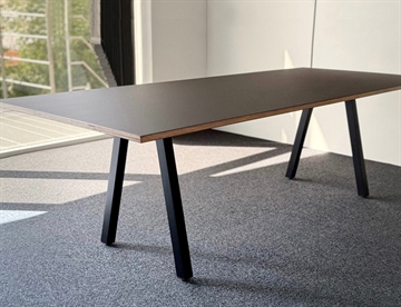 A-bord - Lækker bord m. skrå ben og god plads under bordet - flere varianter