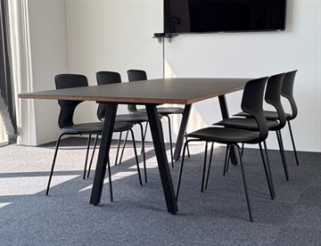 A-bord - Lækker bord m. skrå ben - Godt mødebord til professionelle miljøer