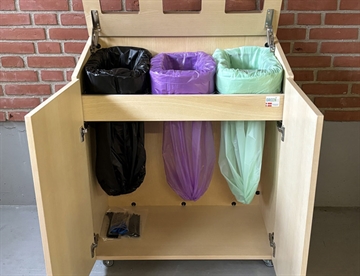 Affaldsskab m. 3 indkasthuller til affaldssortering - GreenCare 3 eg, longopac affaldsposer