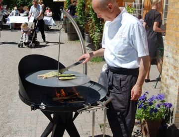 Bålgrill med diverse tilbehør