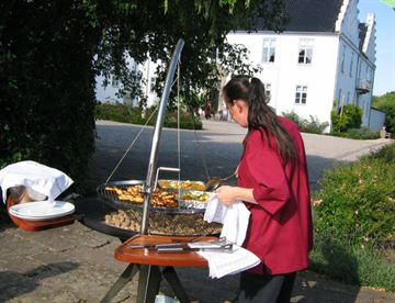 Bålgrill med tilbehør - Skærebræt