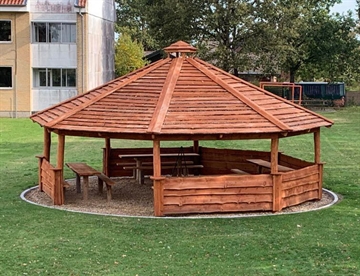 Bålhytte i naturmaterialer, Ø8 meter 