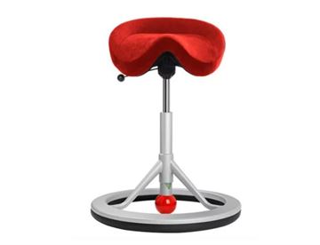 BackApp balancestol med sort stel og sæde betrukket med rød microfiber