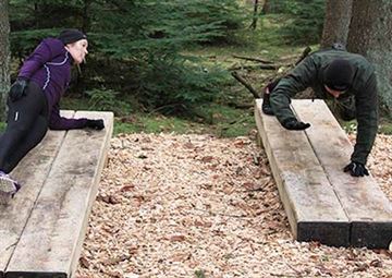 Bænk i egesvelle til træning og udstrækning - Naturfitness - Træningsredskaber i træ
