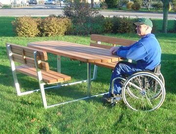 Handicapvenlig bord-bænke system med forlænget bordplade  - vælg imellem bord/bænk til én eller to kørestolsbrugere