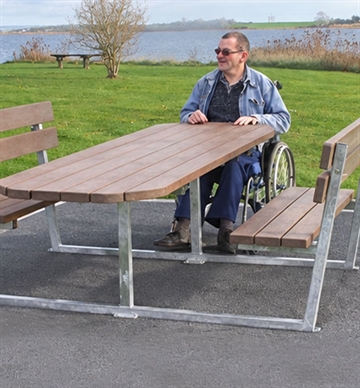 Handicapvenlig bord/bænke sæt med forlænget bordplade - vælg imellem bord/bænk til én eller to kørestolsbrugere