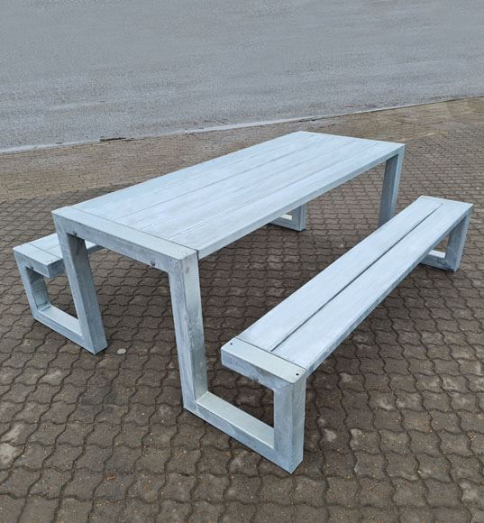 Bord/bænk model Rosenholm Street i galvaniseret stål
