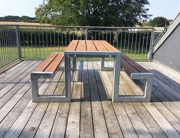 Rosenholm standard bord/bænke system med planker i mahogni hårdttræ