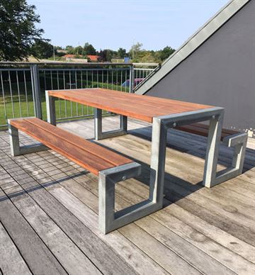 Bord bænkesæt model Rosenholm standard med planker i mahogni hårdttræ