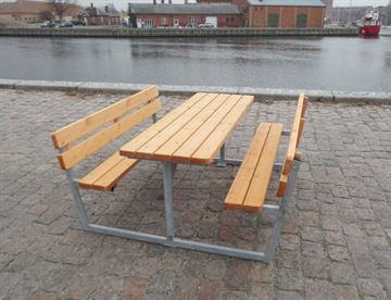 Faxe bord-bænkesæt med ryglæn og planker i svensk nordlandsfyr