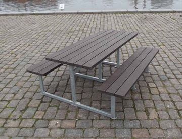 Bord/bænke sæt model Hornslet uden ryglæn - planker i genbrugsplast her brun