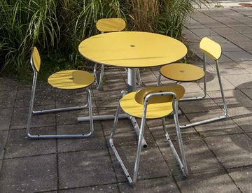 Plateau Table Round og Plateau City chair - Udemøbler / samværsmøbler fra danske Out- Sider