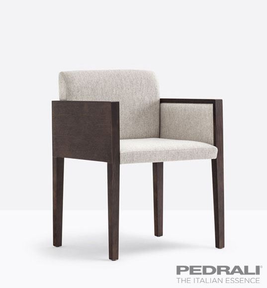 Box stol med koniske træben fra Pedrali - God cafe eller mødestol