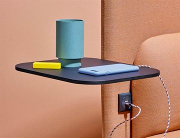 Akustik lænestol med bord og USB-stik - Pedrali