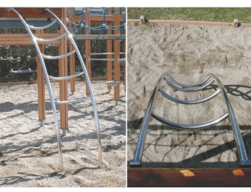 Buet klatrestige til legepladsen