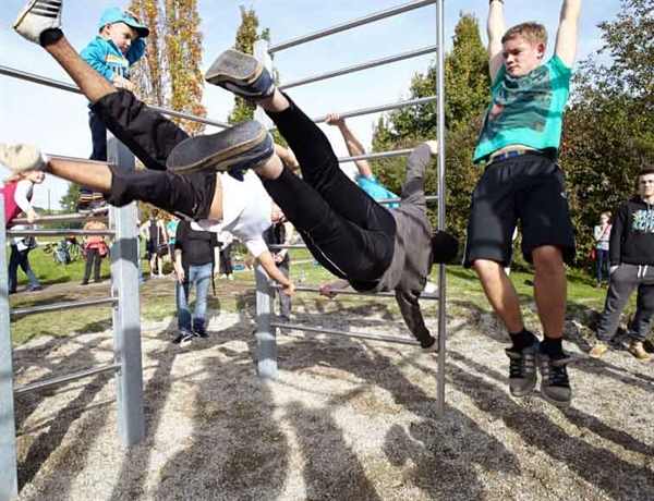 Système d'entraînement portable noir Calisthenics Stand avec planche