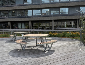 Cirklen bord/bænkesæt - Flot rundt bord -og bænkesæt perfekt til ethvert uderum