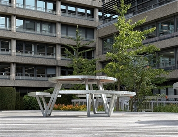 Cirklen - Flot rundt bord -og bænkesæt til det udendørs opholdsrum