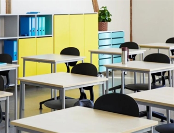 Skolemøbler - elevborde m. taskekrog.