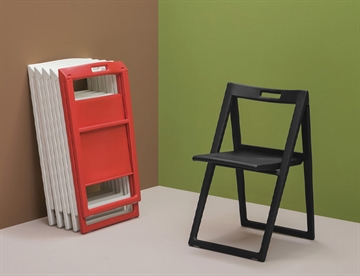 Smart klapstol i plast model Enjoy fra Pedrali