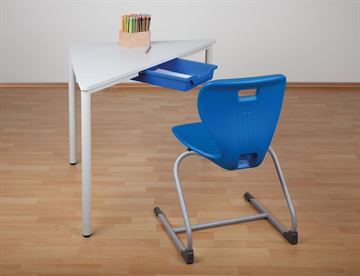Ergostar elevstol med Phytagoras elevbord fra prisvindende producent af skolemøbler