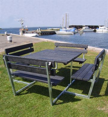 4-kantet bord/bænk sæt model Hornslet med 4 bænke m. ryglæn - planker i vedligeholdelsesfri genbrugsplast