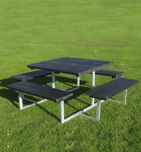 4-kantet bord/bænk sæt model Hornslet med 4 bænke - planker i vedligeholdelsesfri genbrugsplast