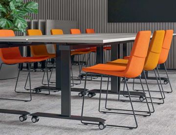 Flip-top mødebord / konferencebord - Fleksibel og pladsbesparende løsning til indretning af kontorer mv.
