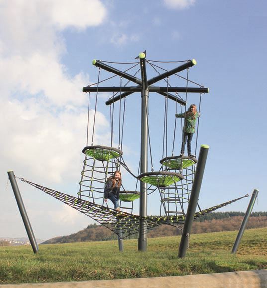 Fugleredetræet LOALA - HUCK klatresystem. Højde 6 meter