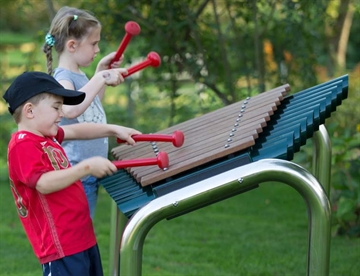 Grand Marimba - sjovt udendørs musikinstrument til inkluderende uderum