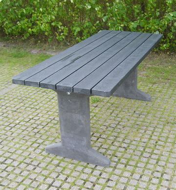 Himmerland bord med beton gavle og planker i genbrugsplast