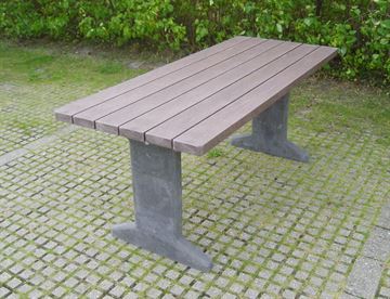 Himmerland bord med beton gavle og planker i genbrugsplast - brun