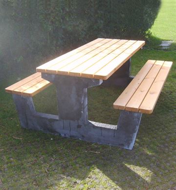 Himmerland bord/bænke sæt med betonstel og planker i certificeret fyr