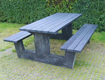 Himmerland bord/bænk med beton gavle og planker i vedligeholdelsesfri genbrugsplast