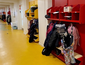 BST børnegarderobe i stål - inspiration