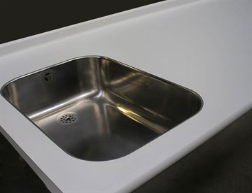 Laminat bordplade med underlimet vask i rustfri stål - Reference billede puslebord