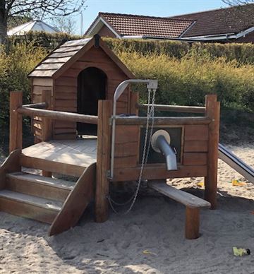 61.778Legehus med platform, sandleg og stål rutsjebane