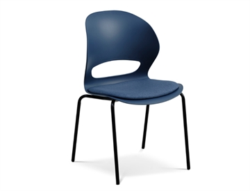 Liva stol her med denim sæde og sort rammestel