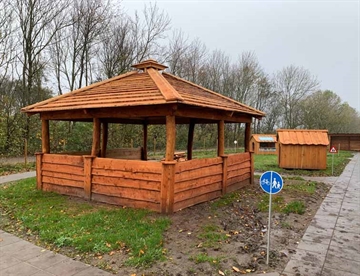 Multihus / madpakkehus god til børnehaver, institutioner, diverse grønne områder mv. - 4-kantet Bålhytte her med diverse tilkøb