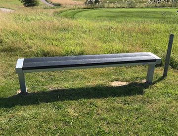 Nedgravet Plint model Rosenholm - Parkbænk med planker i genbrugsplast