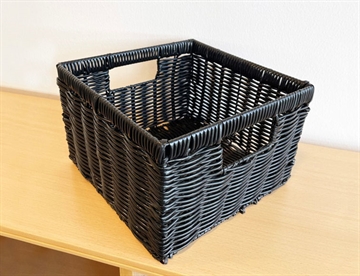 12 stk. kurve i sort plastflet, gode til opbevaring i børnegarderoben