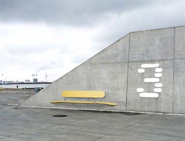 Plateau Vægbænk fra danske Out-sider - Urban bænk til montering på væg