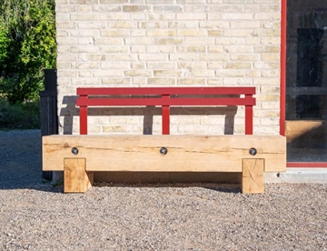 RUNA Plint 1800 mm - Park og byrumsmøbel - her med ryglæn tilkøbt